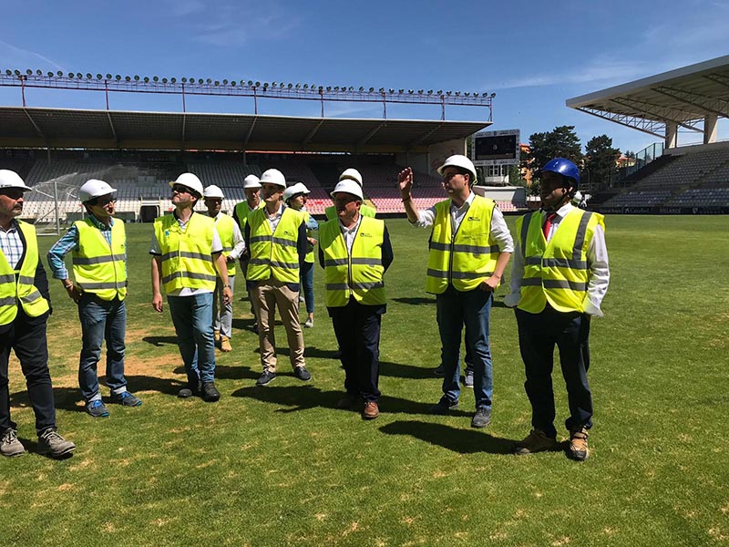 El Alcalde visita el estadio municipal de  “El Plantío” y anuncia que las obras de remodelación estarán terminadas para el 9 de septiembre
